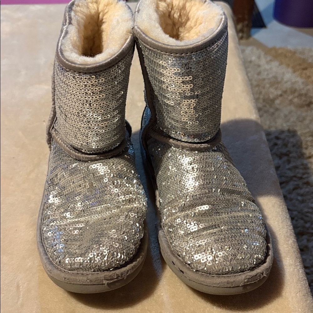 UGG Gray Starburst Sole Pattern Boots